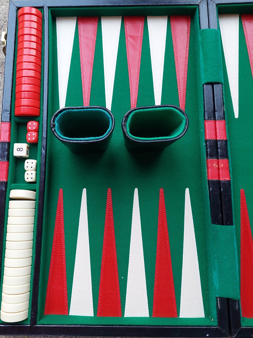 Premium Vintage Tournament Size Green, Red & White Backgammon Set